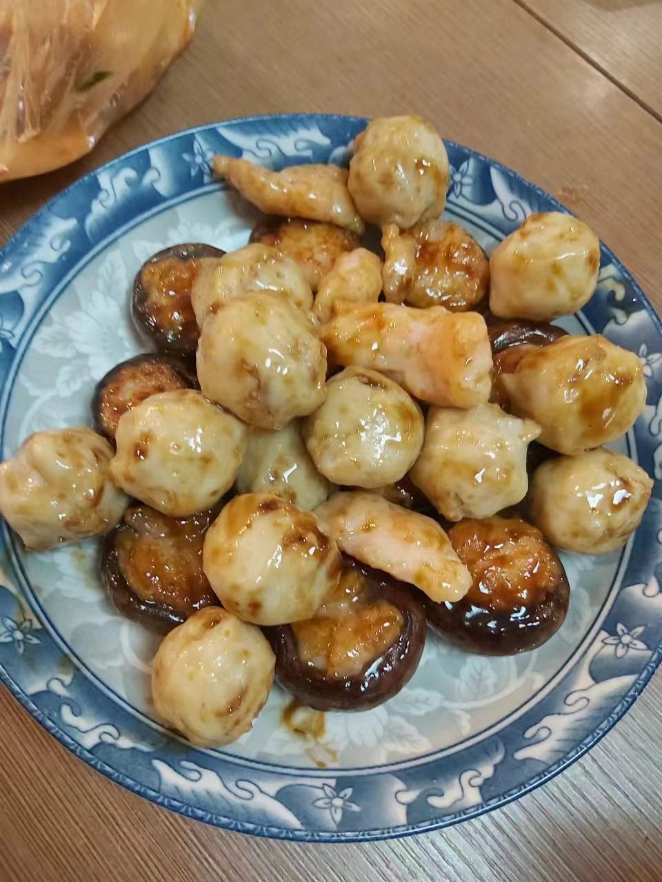 褐菇虾滑
